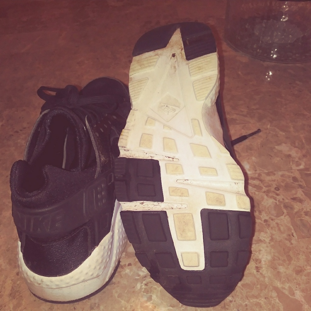 Size 4 Nike Huraches $40